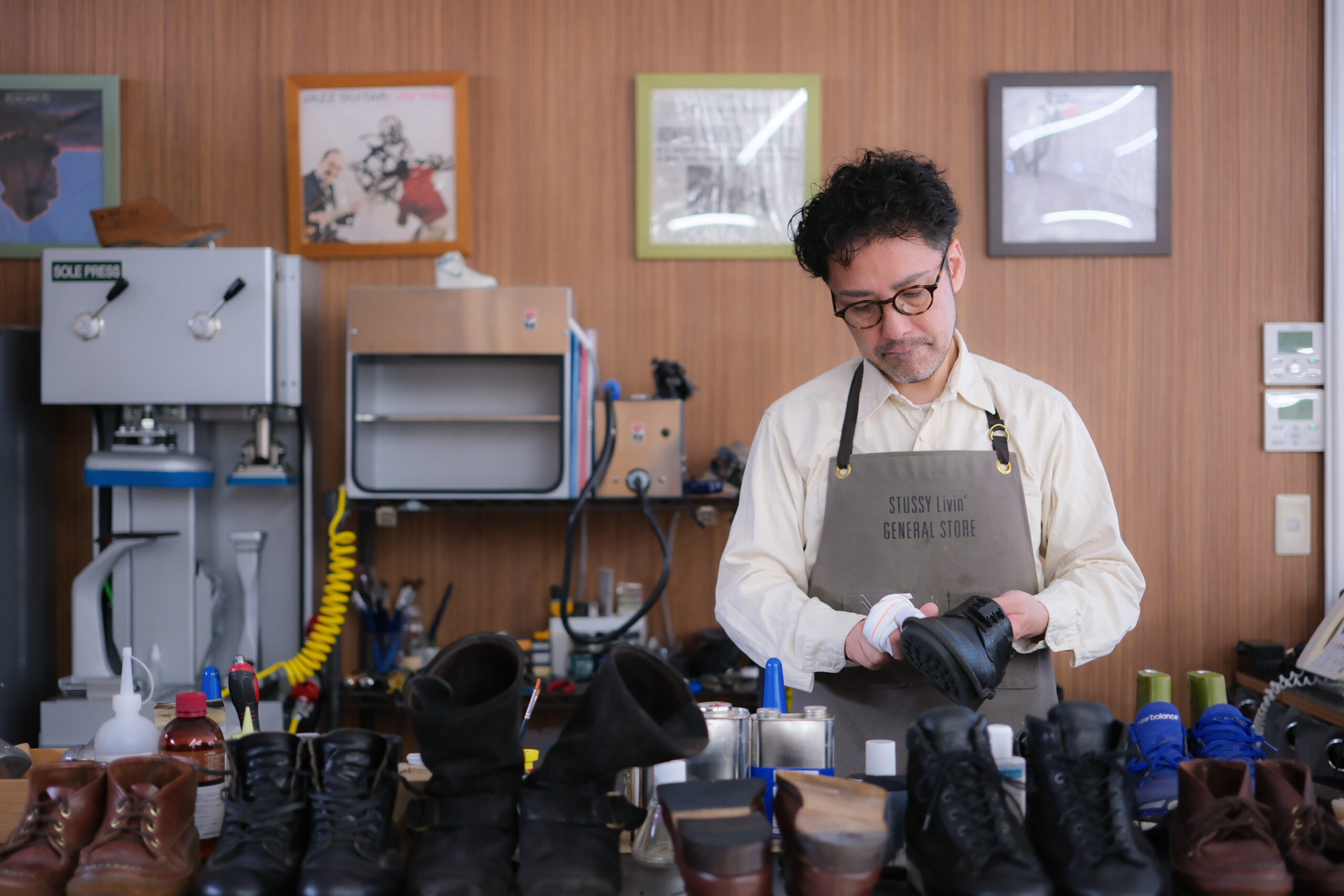 あその靴屋さんフジカワ